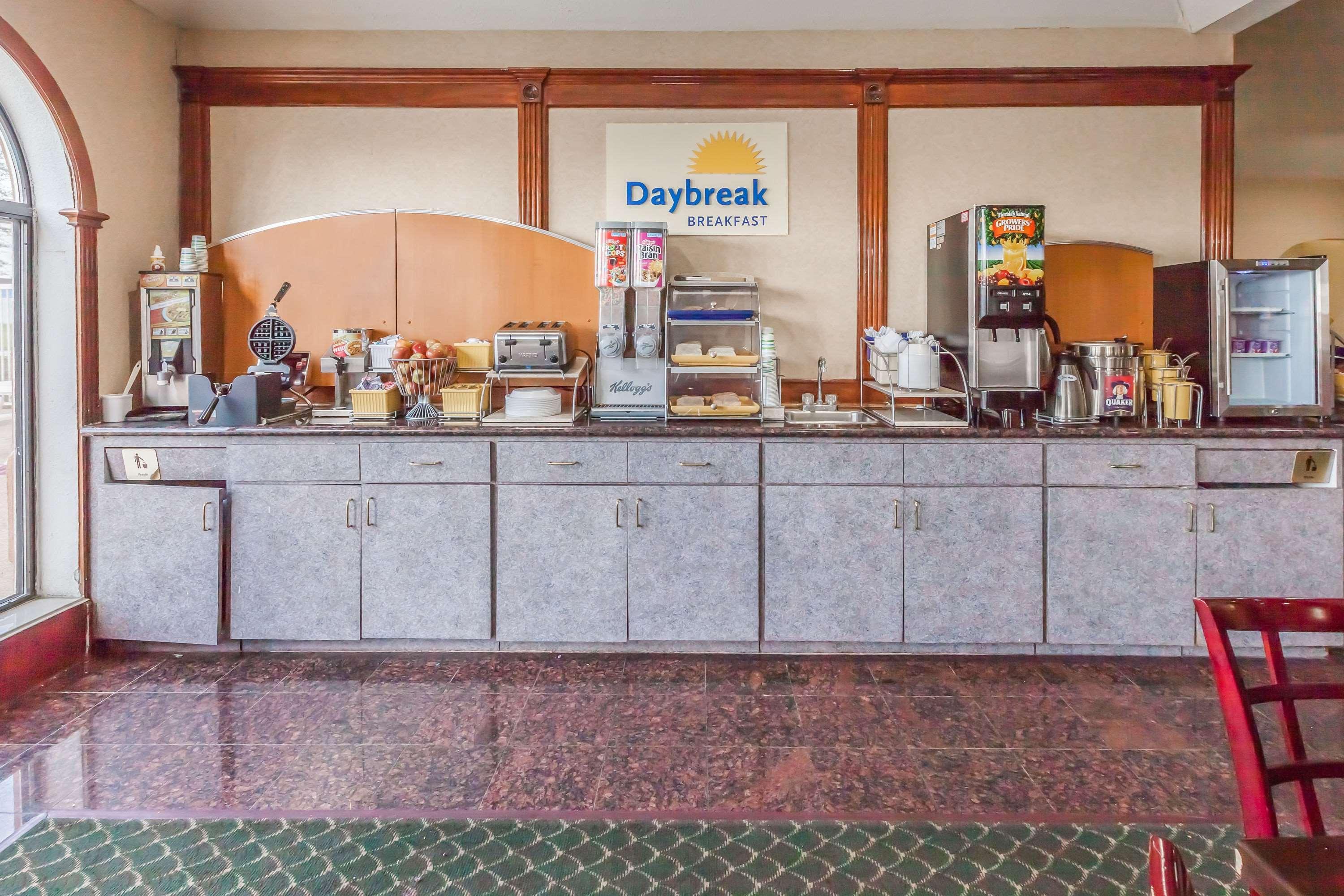 Days Inn & Suites By Wyndham Pasadena Exteriér fotografie